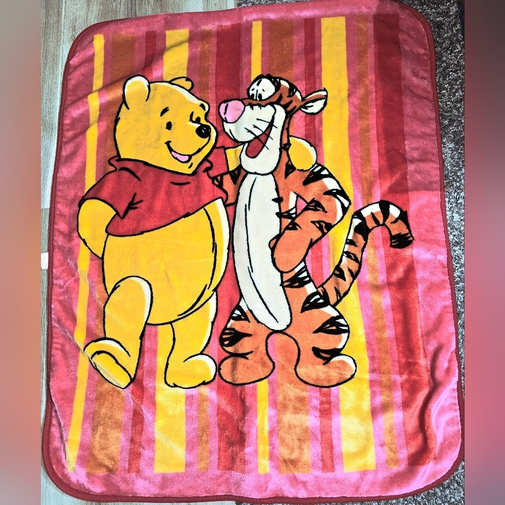 Vintage Disney Winnie The Pooh and Tiger Fleece Velour Baby Blanket 47 × 29